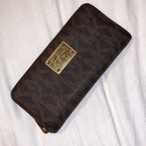 Michael Kors wallet preowned